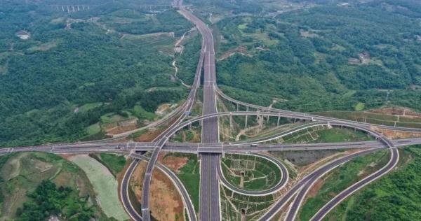 今天,贵阳至黄平高速全线通车 今天,贵阳至黄平高速全线通车