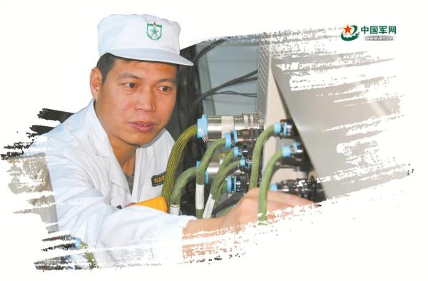 4名火箭军一级军士长告别军营前,这些细节太动人! 4名火箭军一级军士长告别军营前,这些细节太动人!