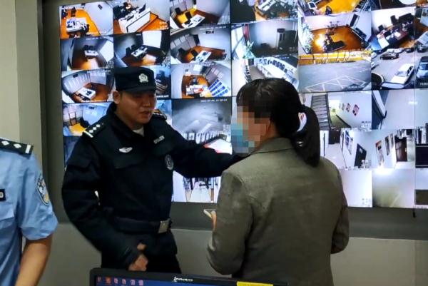 “警察”制作笔录被紧急叫停！男子怒吼：把电话挂掉！女子懵了……