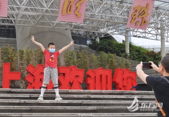 东方明珠今起恢复营业 上海31家公园景点开放