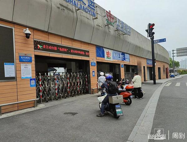外滩晨跑、地铁通勤、高架车水马龙，如常的上海回来了！注意：地铁出行有乘客被劝离...重要提醒→