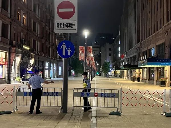 今天凌晨，上海堵车了！