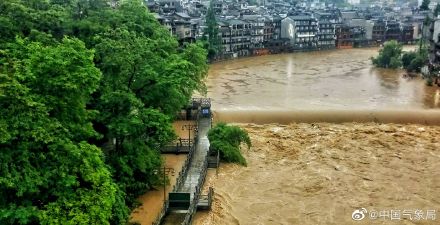 凤凰古城遇特大暴雨 凤凰古城遇特大暴雨