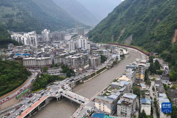 四川雅安地震救援平穩有序