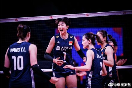 首秀开门红!中国女排3比1逆转胜荷兰 首秀开门红!中国女排3比1逆转胜荷兰