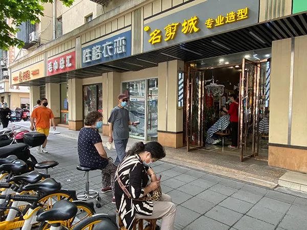 逛外滩、见Tony老师、点外卖……我们正在找回如常的上海，创造更好的上海