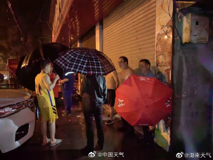 南方暴雨来了 湖南凤凰古城遭遇强降雨 南方暴雨来了 湖南凤凰古城遭遇强降雨