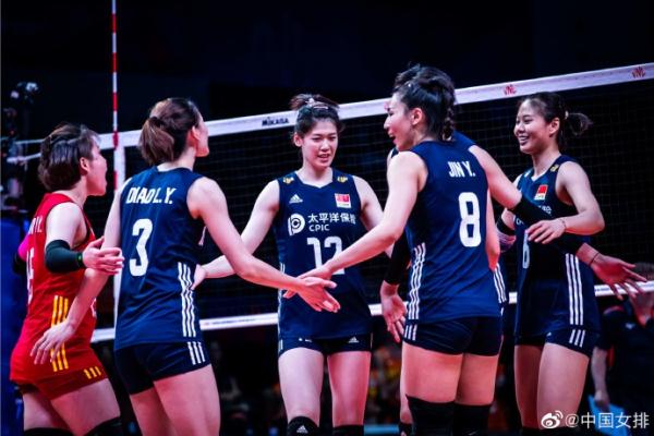 中国女排首秀展现顽强！以赛代练以老带新，在恶战中成长