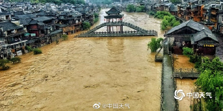 南方暴雨来了 湖南凤凰古城遭遇强降雨 南方暴雨来了 湖南凤凰古城遭遇强降雨