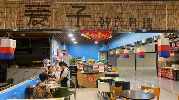 东北大姐随女儿来渝，开了家针对残疾人的一元小吃店