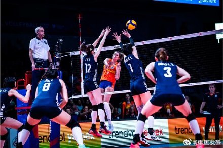 首秀开门红!中国女排3比1逆转胜荷兰 首秀开门红!中国女排3比1逆转胜荷兰