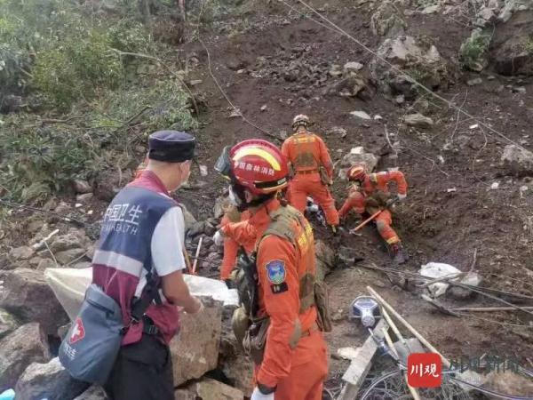 四川雅安地震已致4人遇难41人受伤，部分列车开行计划调整