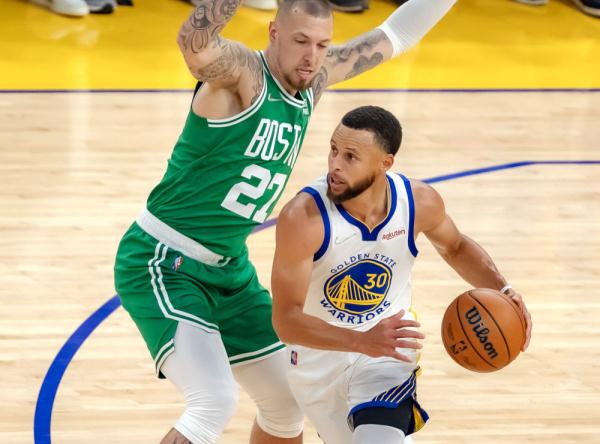 NBA | 凯尔特人末节“三分雨”逆转勇士 总决赛客场赢下“开门红”