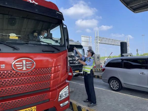 上海一公园紧急公告：未预约者不要前往！警方提示：这些地方可能出现“报复性”客流→
