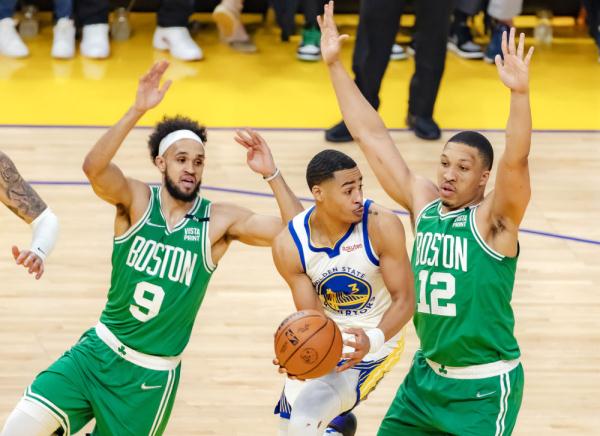 NBA | 凯尔特人末节“三分雨”逆转勇士 总决赛客场赢下“开门红”