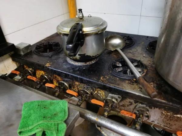 上海餐饮复工后，都是积压库存，东西不能吃？后厨不能看？调查发现…