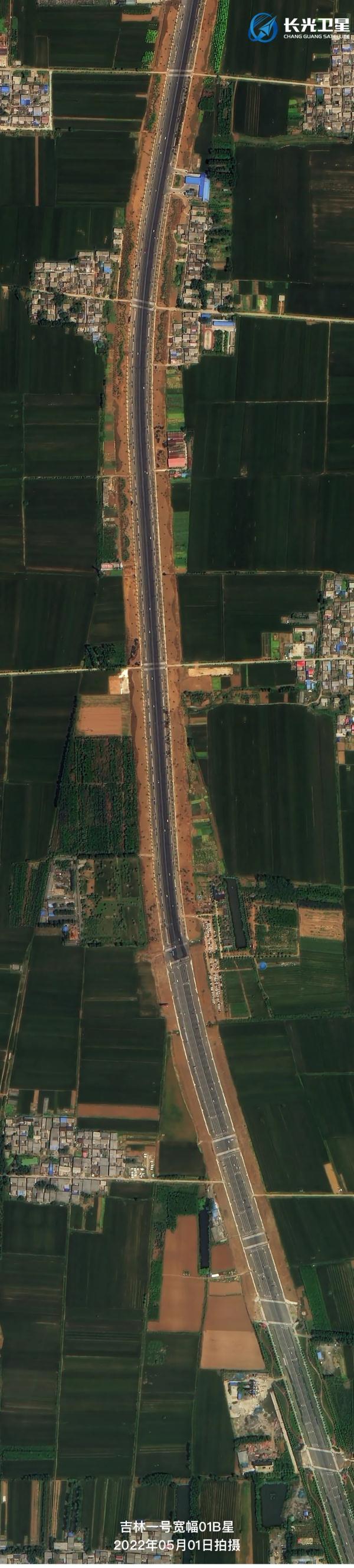 壮观！卫星目击：中国麦田绘出丰收画卷