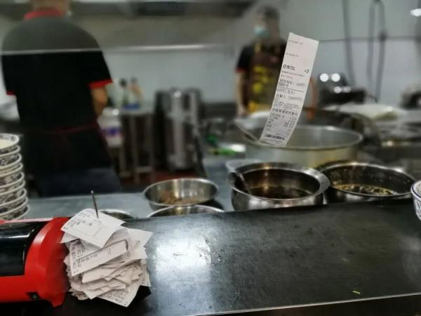 上海餐饮复工后，都是积压库存，东西不能吃？后厨不能看？调查发现…