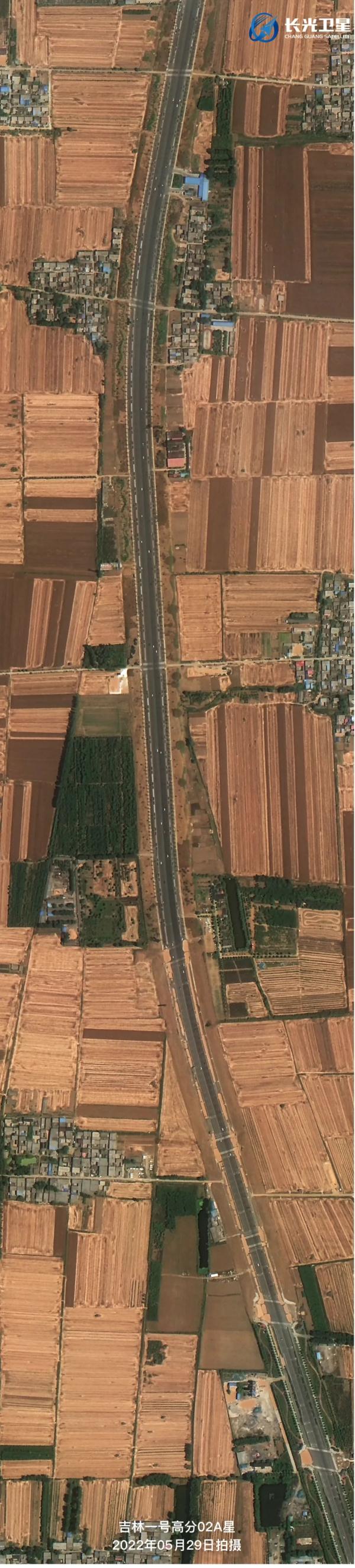 壮观！卫星目击：中国麦田绘出丰收画卷