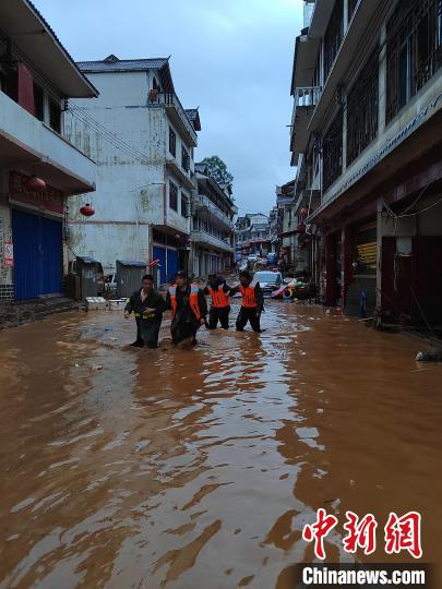 贵州大范围暴雨 专家称暴雨后应做好泥石流发生防范工作