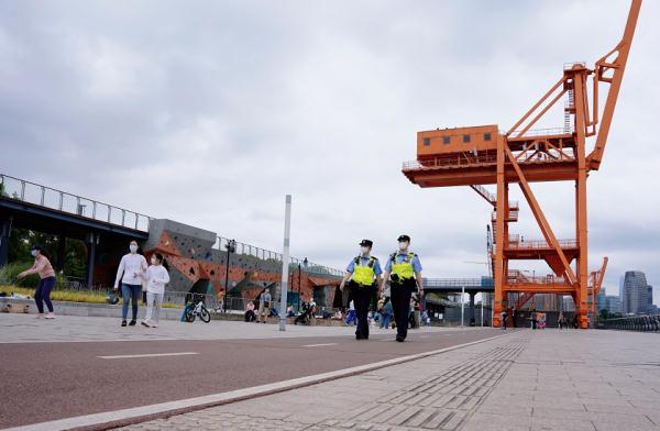 复工后首个小长假,上海公园成“顶流”,多个热门街区实行客流管控! 复工后首个小长假,上海公园成“顶流”,多个热门街区实行客流管控!
