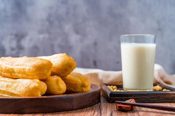 牛奶vs豆浆,哪个营养更好?不同人群对号入座~ 牛奶vs豆浆,哪个营养更好?不同人群对号入座~