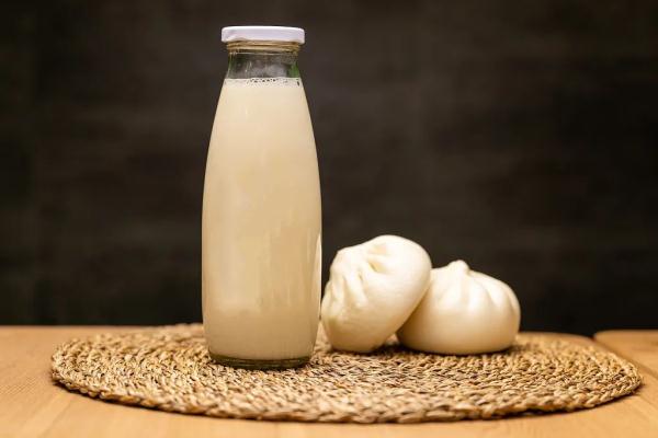 牛奶vs豆浆,哪个营养更好?不同人群对号入座~ 牛奶vs豆浆,哪个营养更好?不同人群对号入座~