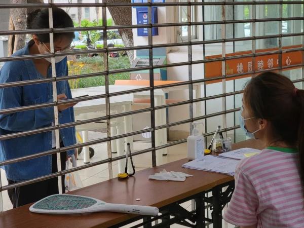 漫长春天里,上海一个社区8000多人的悲与喜… 漫长春天里,上海一个社区8000多人的悲与喜…