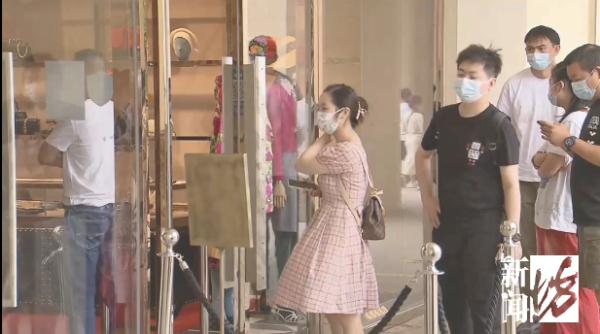 复工后首个小长假,上海公园成“顶流”,多个热门街区实行客流管控! 复工后首个小长假,上海公园成“顶流”,多个热门街区实行客流管控!