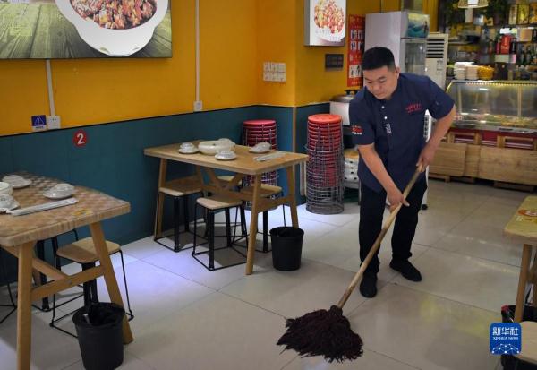 新华全媒+｜疫情考验下，看这家小店如何重焕新生