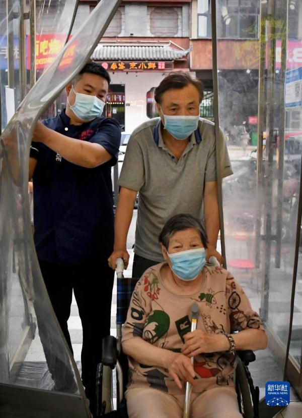 新华全媒+｜疫情考验下，看这家小店如何重焕新生