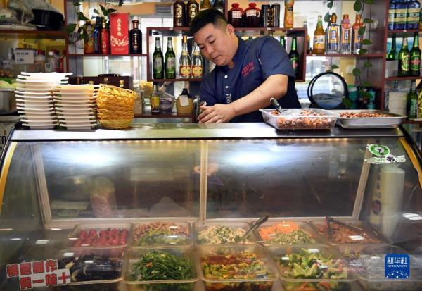 新华全媒+｜疫情考验下，看这家小店如何重焕新生