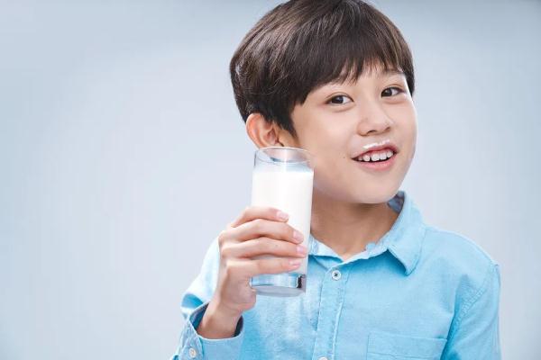 牛奶vs豆浆,哪个营养更好?不同人群对号入座~ 牛奶vs豆浆,哪个营养更好?不同人群对号入座~