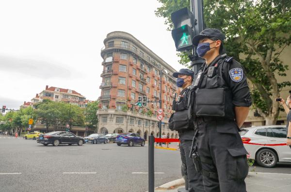 复工后首个小长假,上海公园成“顶流”,多个热门街区实行客流管控! 复工后首个小长假,上海公园成“顶流”,多个热门街区实行客流管控!