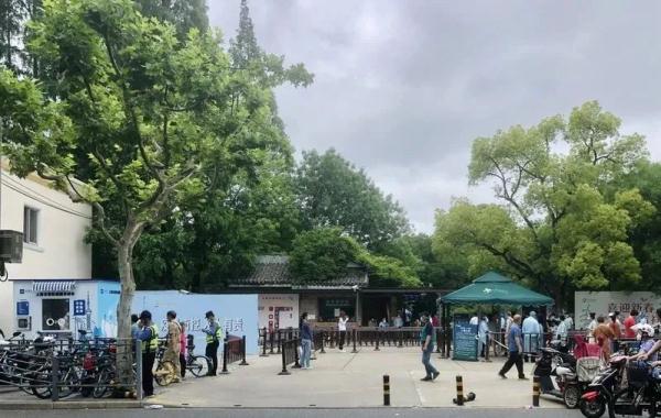 复工后首个小长假,上海公园成“顶流”,多个热门街区实行客流管控! 复工后首个小长假,上海公园成“顶流”,多个热门街区实行客流管控!