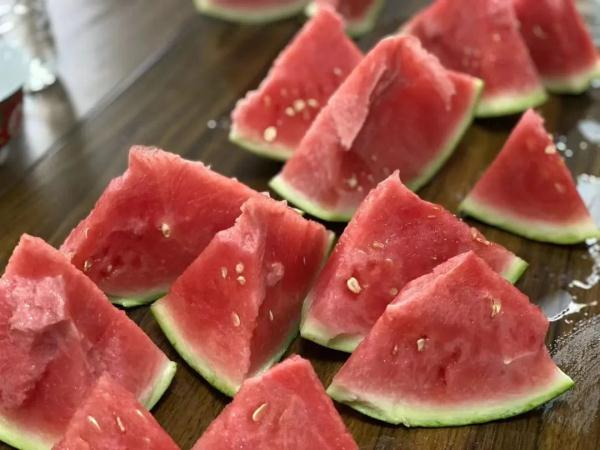 漫长春天里,上海一个社区8000多人的悲与喜… 漫长春天里,上海一个社区8000多人的悲与喜…