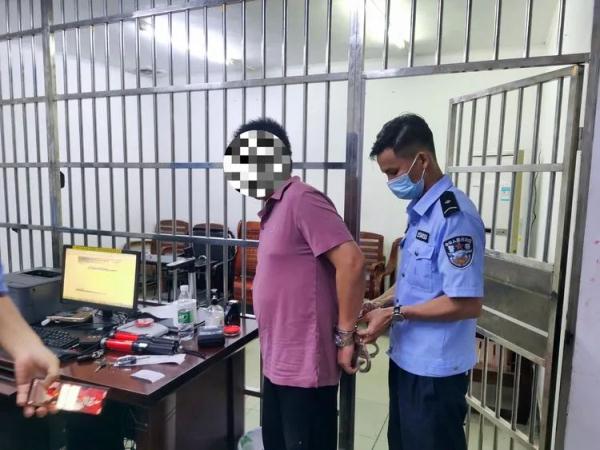 “你过来啊...！”醉驾还挑衅交警，海南这对“好兄弟”结局悲剧了...