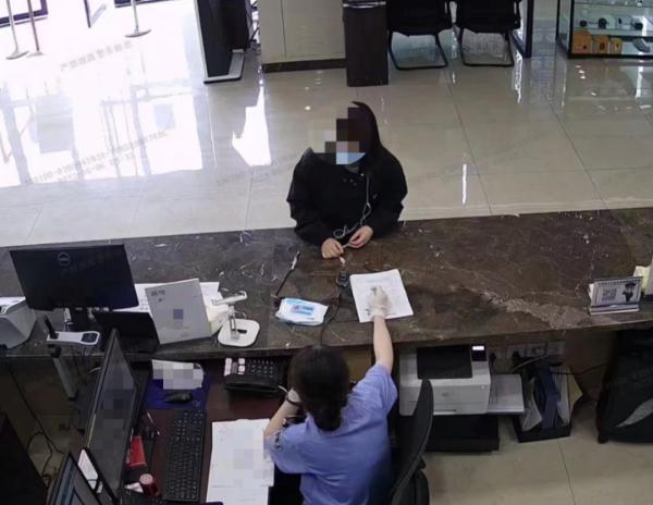 杭州高中女生哭着跑进派出所:“我急……” 杭州高中女生哭着跑进派出所:“我急……”