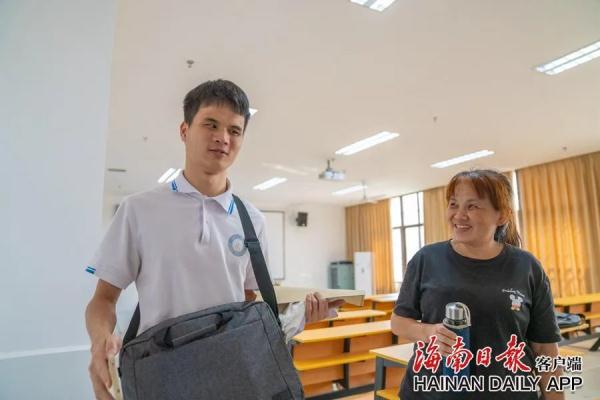 海南两名视障少年考上大学，他们心里有一道光！