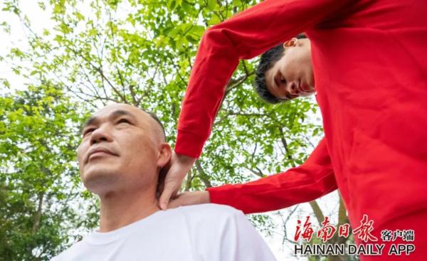 海南两名视障少年考上大学，他们心里有一道光！