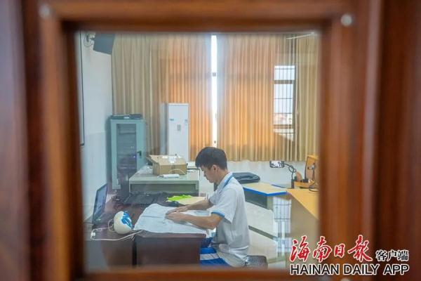海南两名视障少年考上大学，他们心里有一道光！