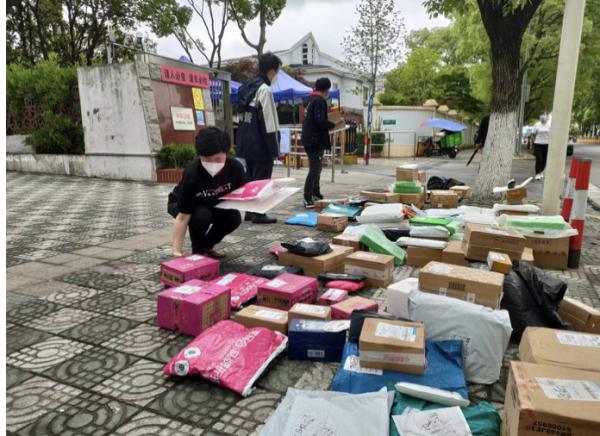 买小家电、露营热…端午小长假上海市民消费强势复苏,电商订单节节攀升 买小家电、露营热…端午小长假上海市民消费强势复苏,电商订单节节攀升