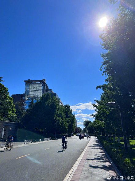 北京天空现冷涡蓝