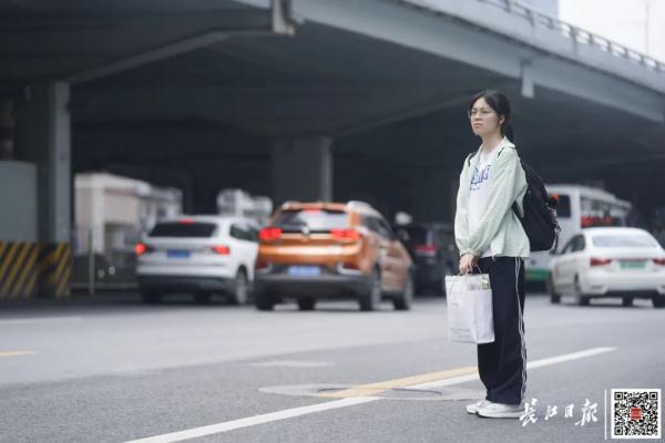 3年和父亲见面不到10次，她要高考了