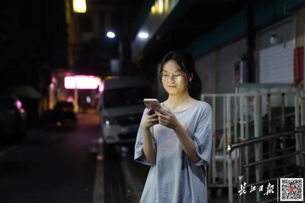 3年和父亲见面不到10次，她要高考了