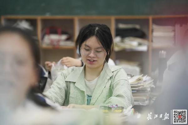 3年和父亲见面不到10次，她要高考了