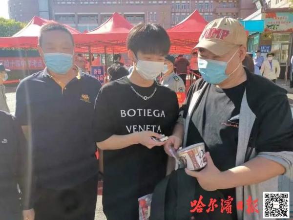 加油！带着自信的笑容，交出满意的答卷……
