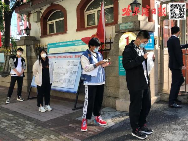 加油！带着自信的笑容，交出满意的答卷……