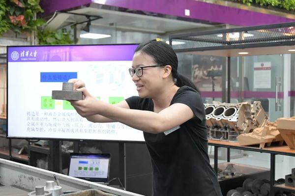 专科毕业后,她就去清华做了老师 专科毕业后,她就去清华做了老师