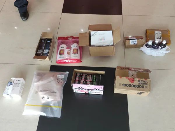 只因喜欢拆“盲盒”,一女子3天内连偷12个快递,抓! 只因喜欢拆“盲盒”,一女子3天内连偷12个快递,抓!